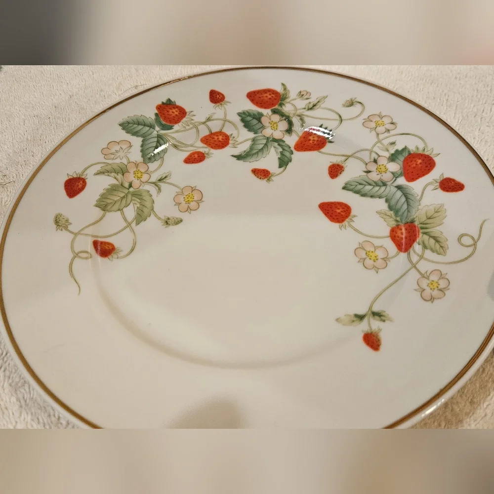AVON STRAWBERRY PORCELAIN SOAP PLATE WITH SOAPS